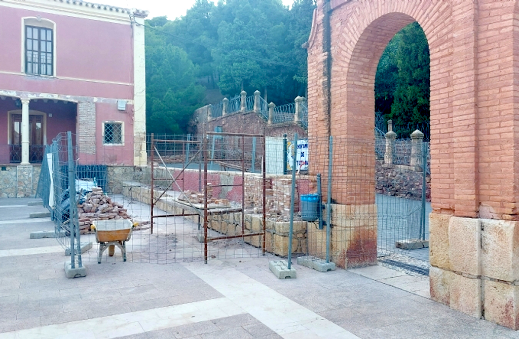 Comienzan las obras de reparación del muro de cerramiento del atrio del Santuario de Santa Eulalia